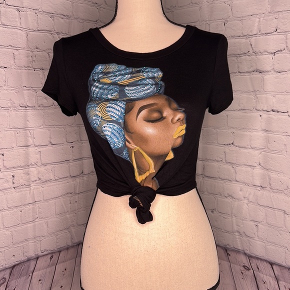 M & M Black crop top with ability to Front tie and Beautiful print - Picture 3 of 9